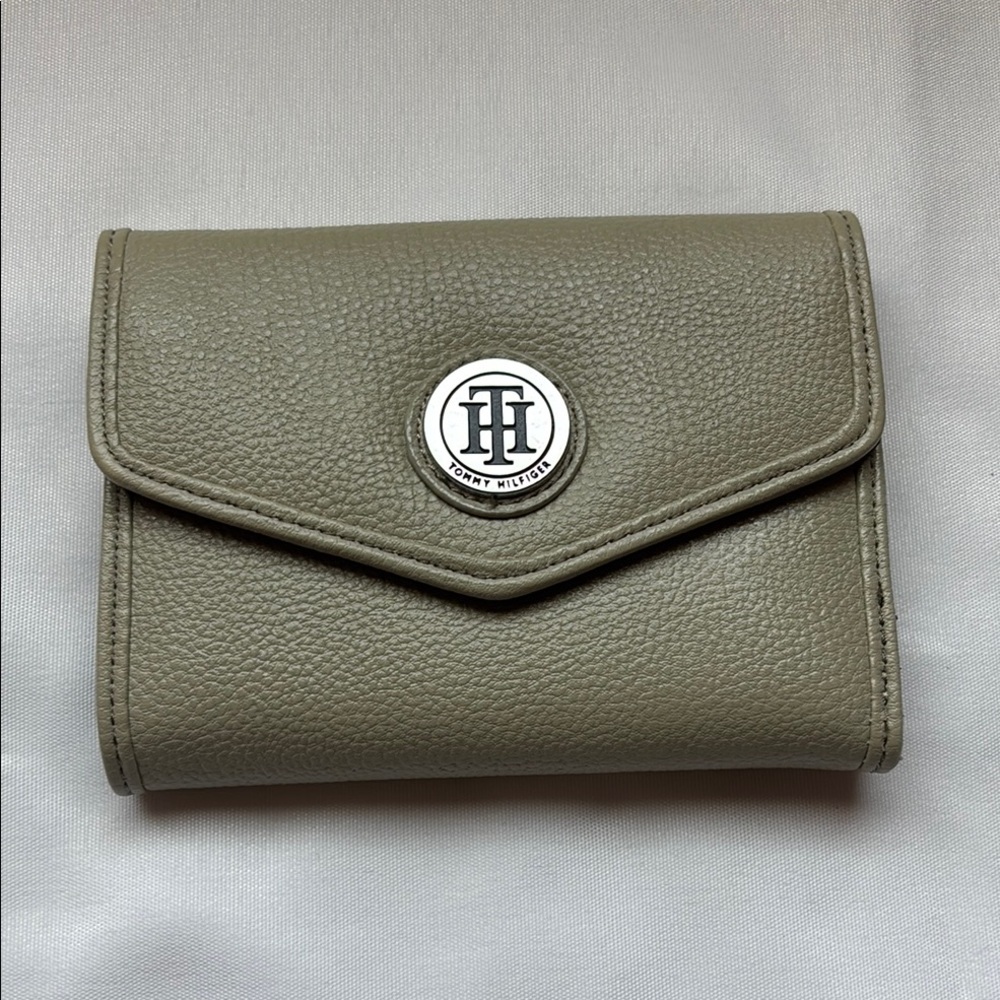 Tommy Hilfiger Wallet EUC